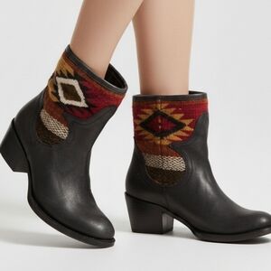 Freebird Cable Black Navajo Tribal Woven  Ankle Booties Boots 6